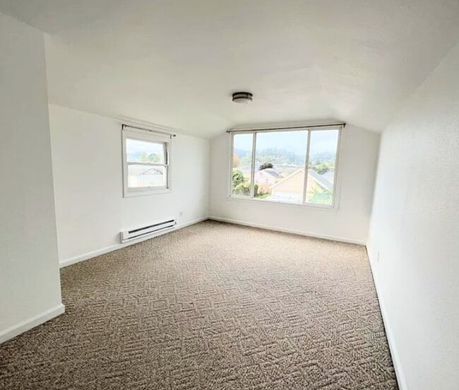 Building Photo - 1049 I St