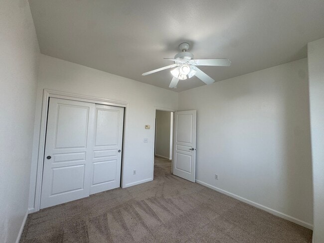 Building Photo - 5781 E Kaviland Ave