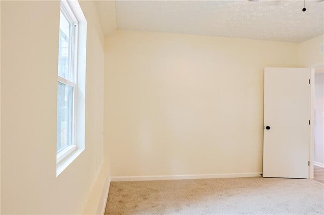 Building Photo - 4411 Flakes Mill Rd