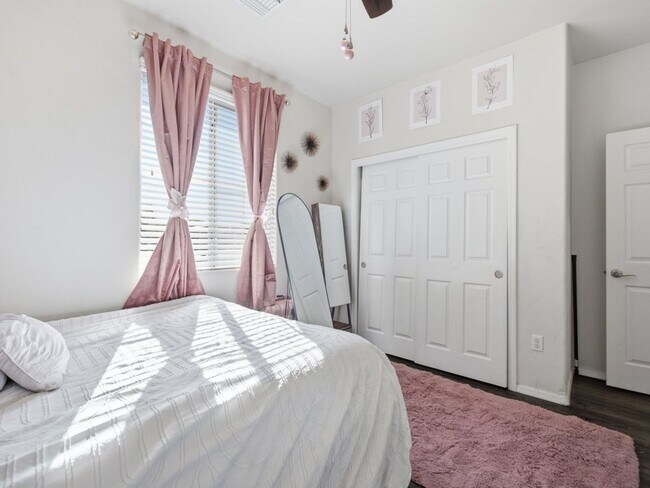 Building Photo - Spacious Cul-de-Sac Living with Modern Comforts & Community Perks