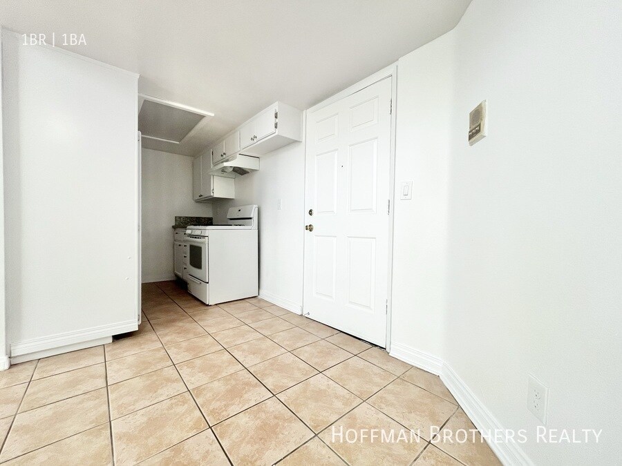 Building Photo - 5245 Riverton Ave