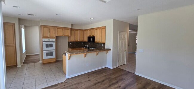 Building Photo - Tracy, Beautiful Home in Award Winning Jef...