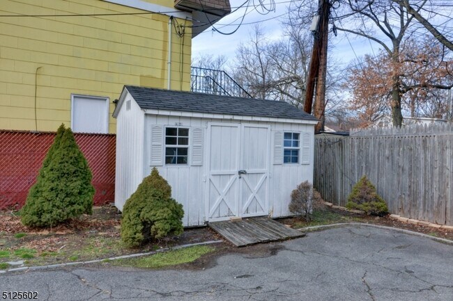Building Photo - 295 N Park St