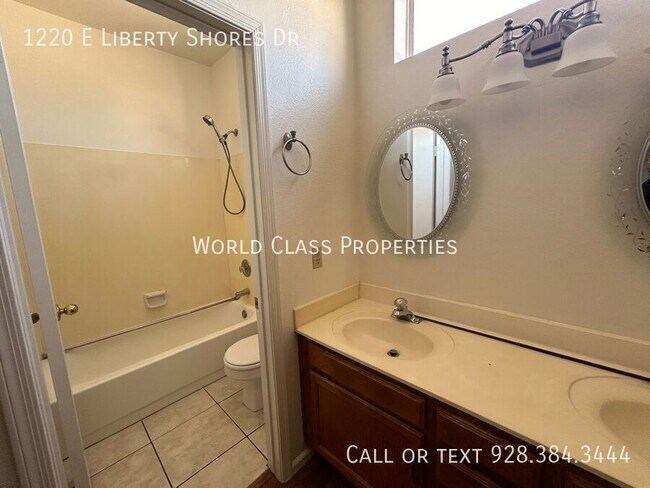 Building Photo - 1220 E Liberty Shores Dr