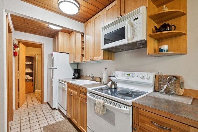 Building Photo - 1 bedroom, 1 bath condo at Bay Point