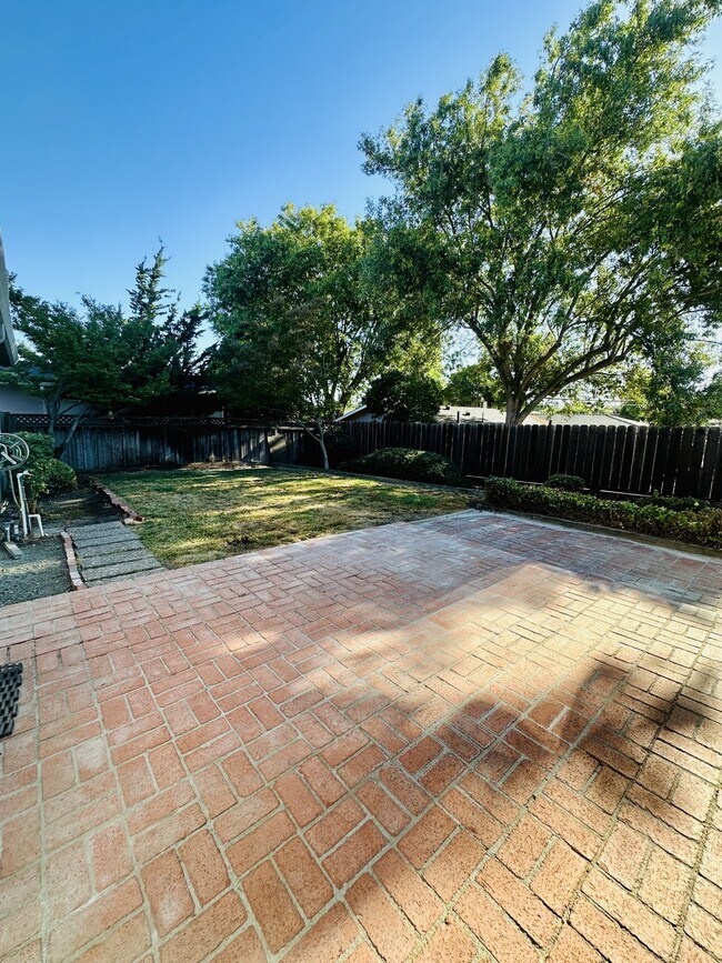 Building Photo - 3178 Hillview Ct