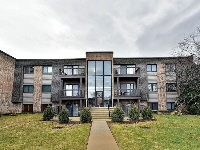 Building Photo - "Charming 2-Bedroom Oasis with 2 Full Bath...