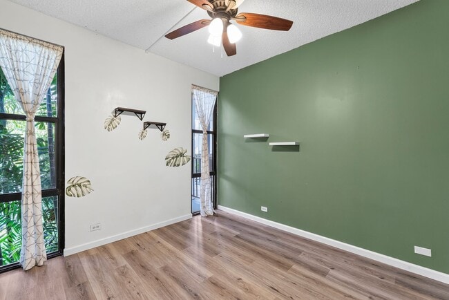 Building Photo - Kailua - End unit - amenities gallore - 3 bed, 2 bath Available NOW !