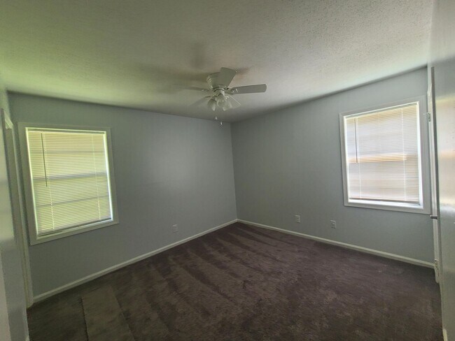 Building Photo - 4 Bedrooms 2.5 Baths, North Columbus