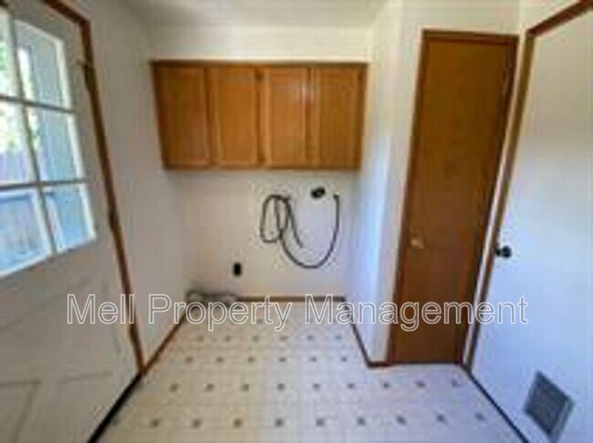 Building Photo - 1107 Thomas Ave