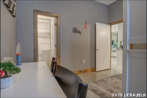 Building Photo - 1542 N Alamo St