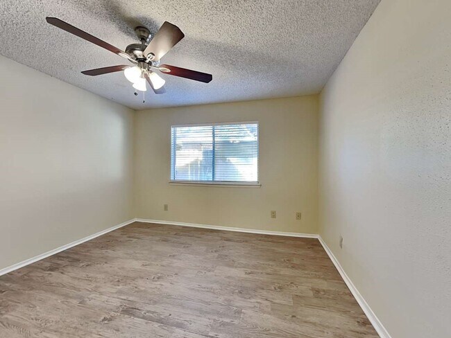 Building Photo - 5418 Mossgrey Ln