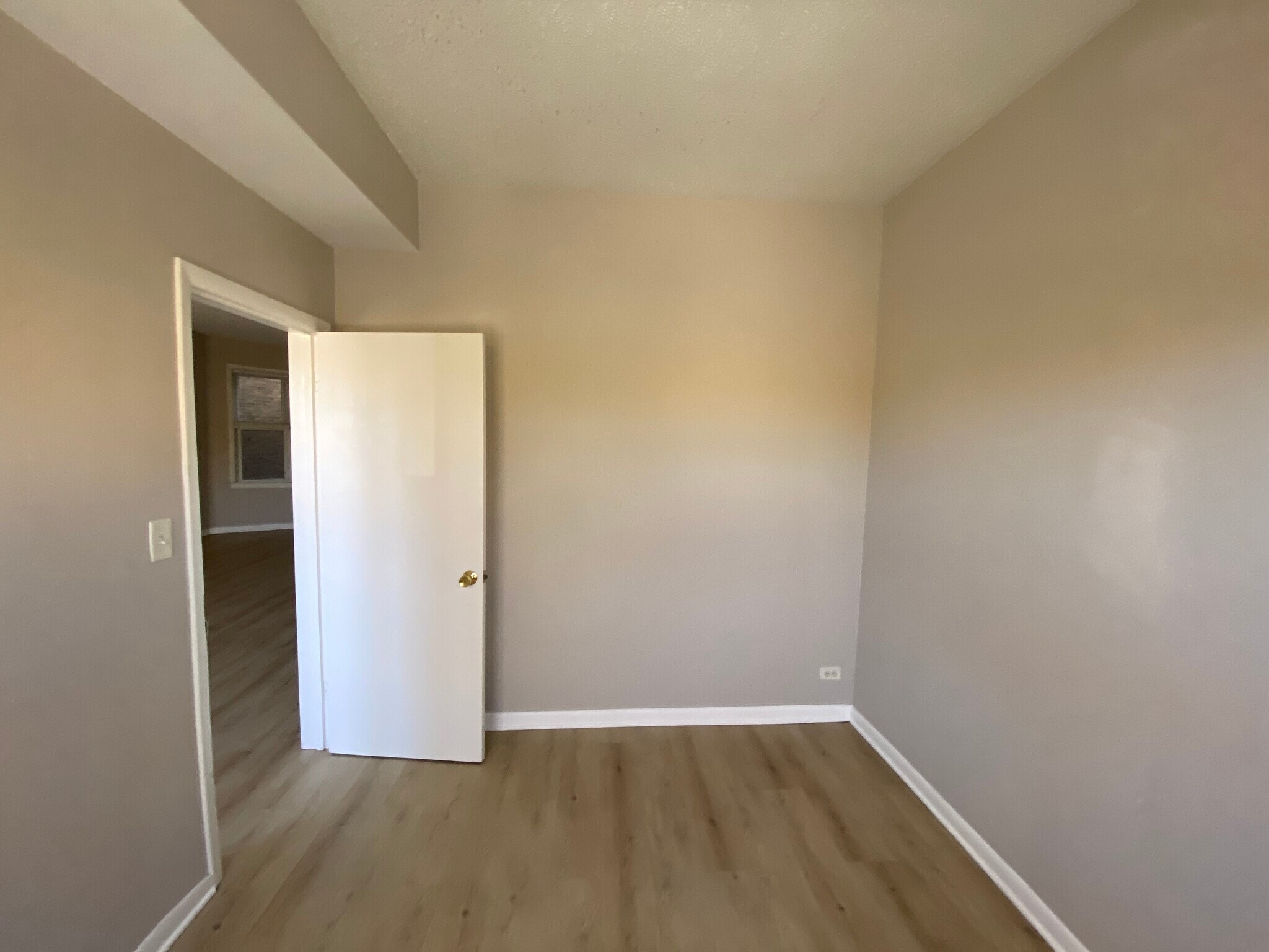 Building Photo - 4530 N Lincoln Ave