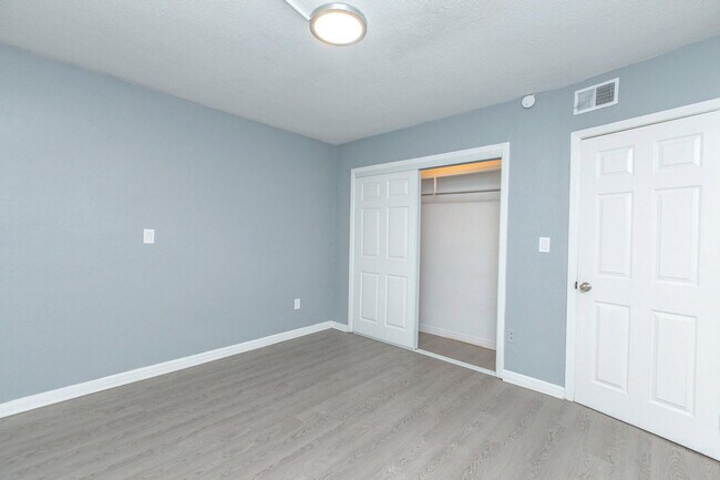 Building Photo - Renovated 2-Bedroom with Private Laundry