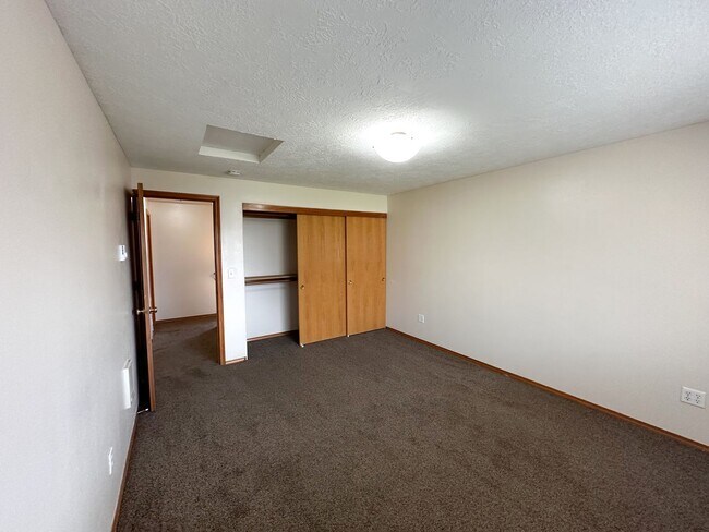 Building Photo - Ridgetop Duplex