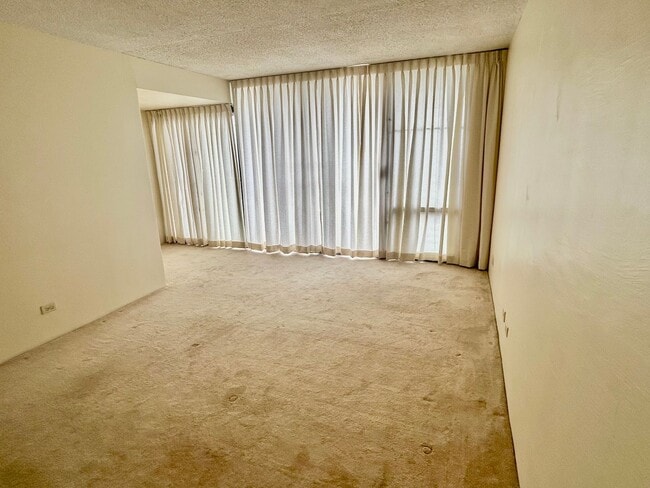 Building Photo - 2444 Hihiwai St