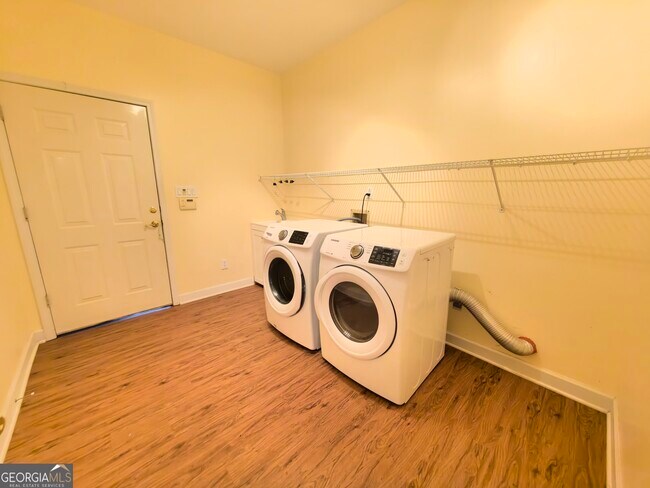 Building Photo - 4009 Treemont Ln
