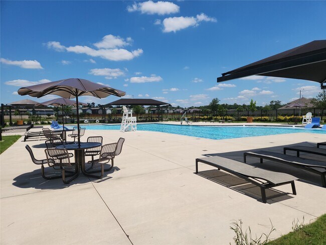 Building Photo - 18242 Via Aurelia Dr