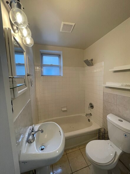 Building Photo - 1636 S 21st St