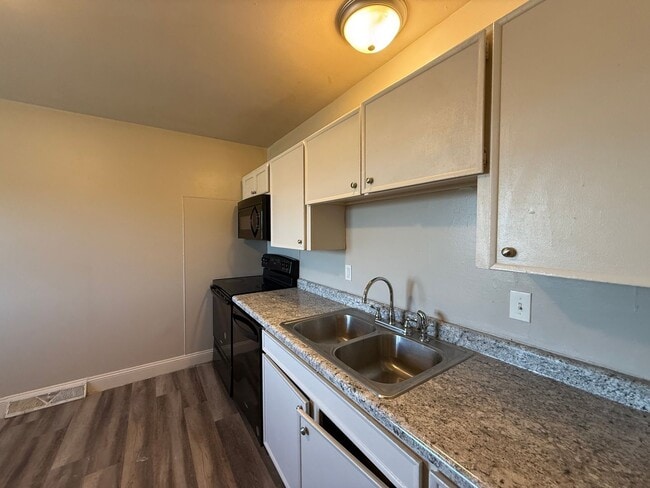 Building Photo - 2459 S St Clair St