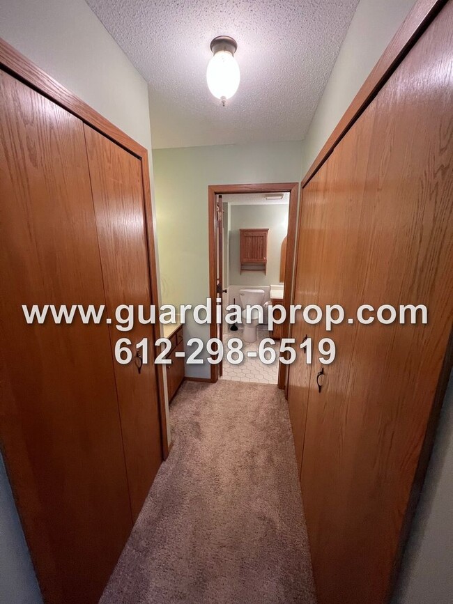 Building Photo - Split Level Townhouse Available May 1st on...