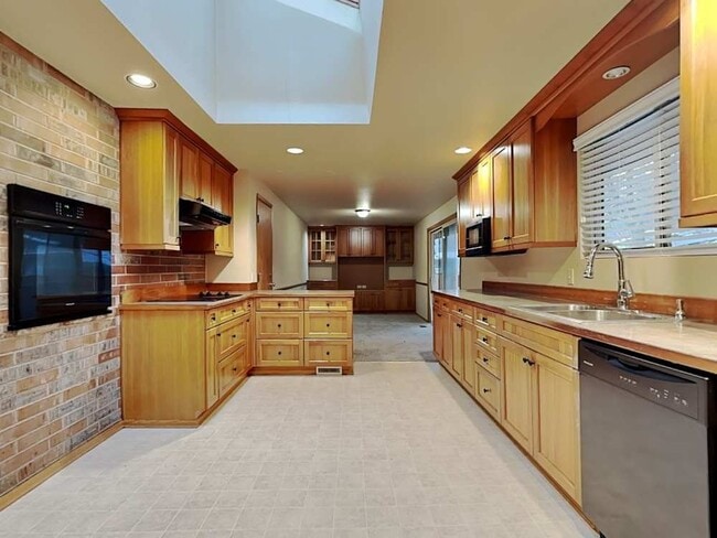 Building Photo - 617 S 301st St