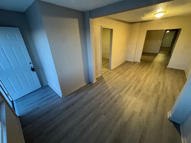 Building Photo - House 2BR/2BA