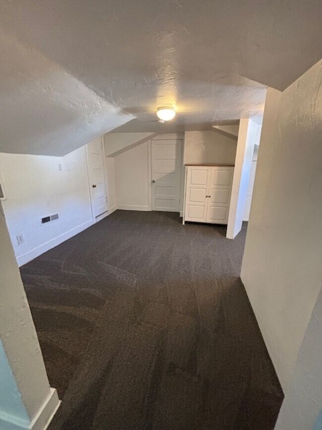 Building Photo - 164 Webb Duplex