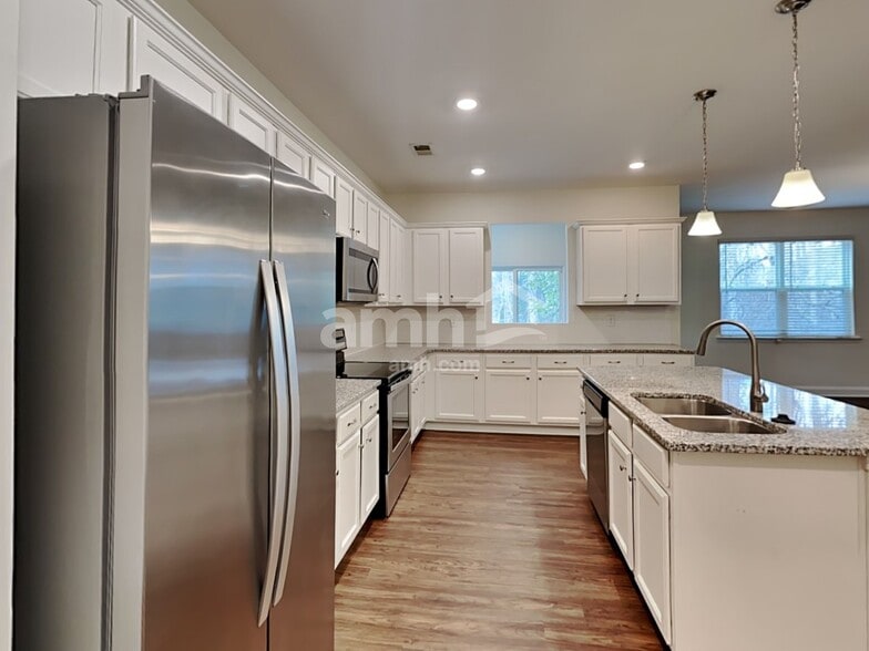 Building Photo - 3338 Okelly Dr