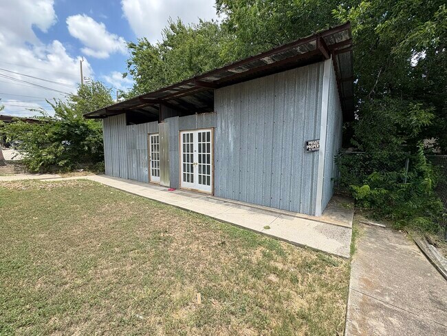 Building Photo - 1920 Lagonda Ave