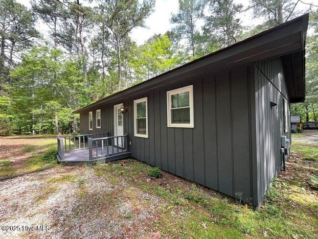 Building Photo - 900 Heather Trail