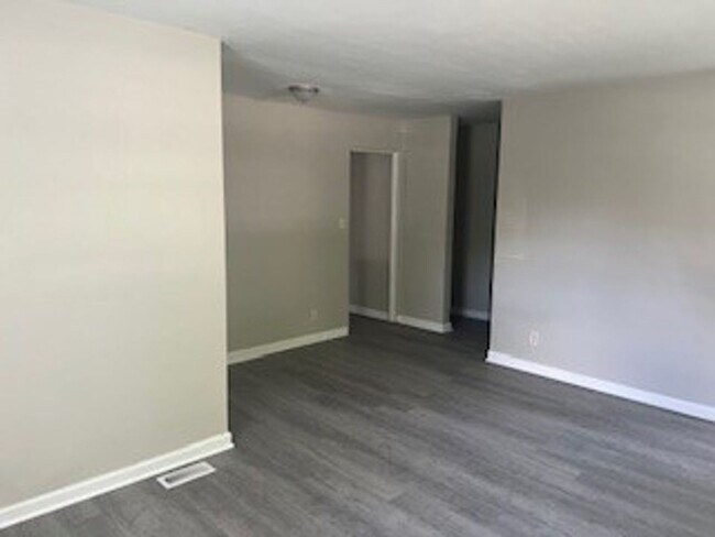 Building Photo - 3 Bedroom Home located on Indy's eastside
