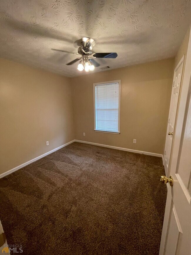 Building Photo - 100 Oak Hill Dr