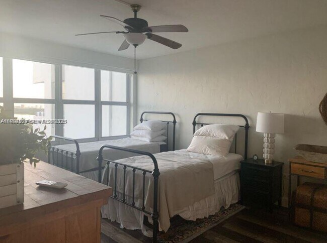 Building Photo - 3111 N Ocean Dr