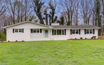 Building Photo - 1145 Twin Oak Dr