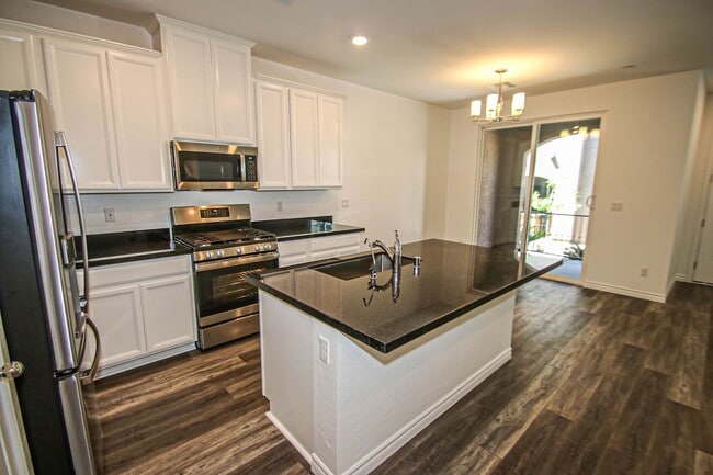 Building Photo - 20 Barbara Ln