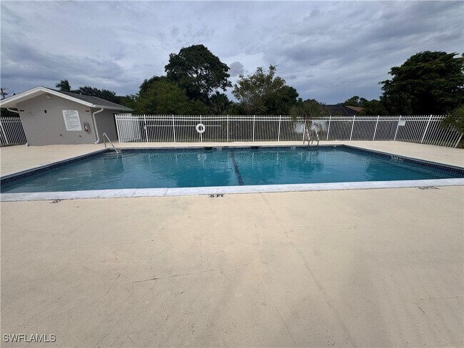 Building Photo - 10111 Sandy Hollow Ln