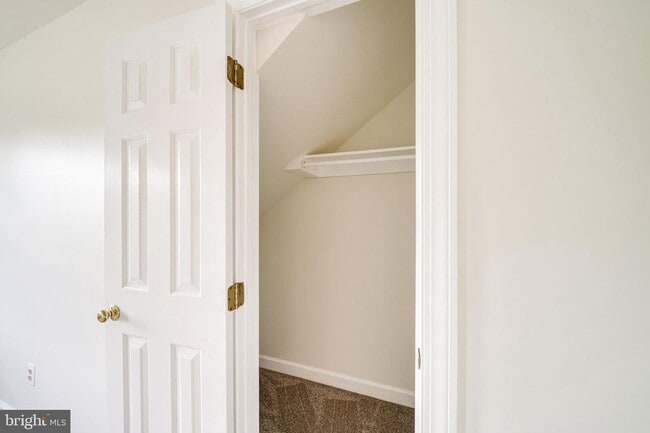 Building Photo - 6207 Woodland Lake Dr