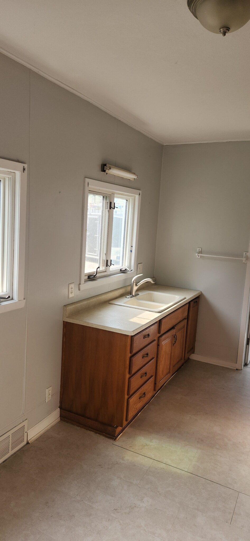 Kitchen - 104 E 2nd St