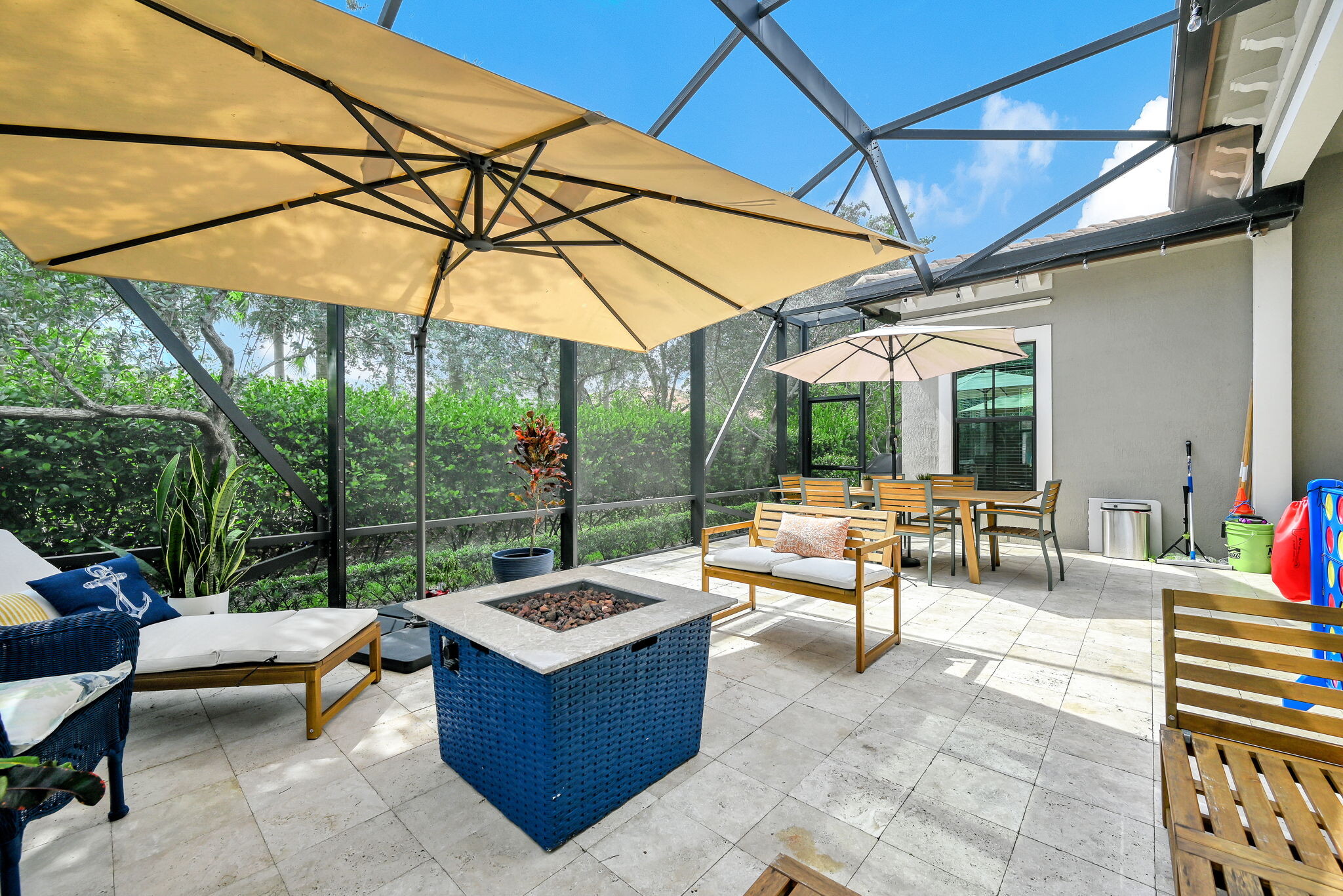 Building Photo - 8855 Watercrest Cir W