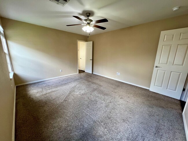 Building Photo - 511 Ridge Point Dr