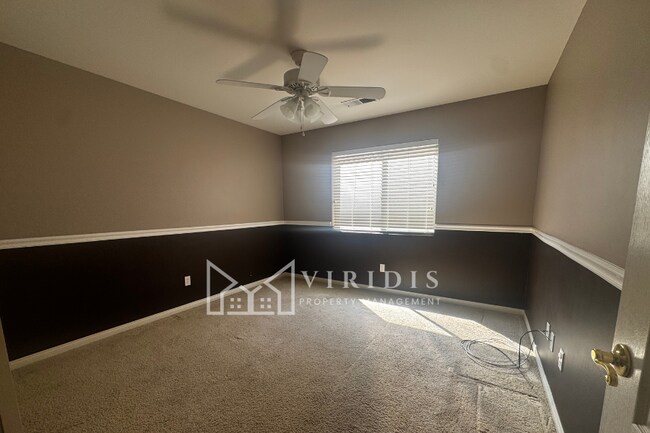 Building Photo - 9800 Cabbage Rose Ave