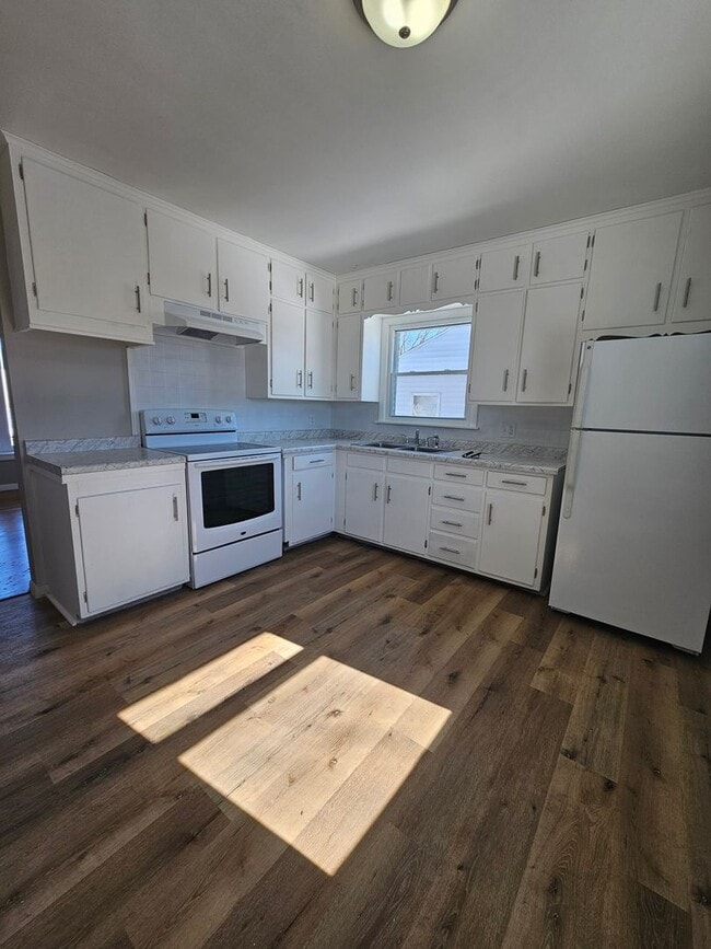 Building Photo - There is a $25 fee per application and everyone over 18 needs to fill out their own application.