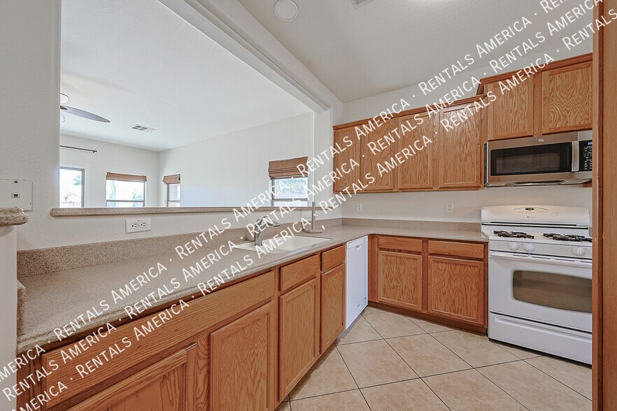 Building Photo - 15289 W Desert Hills Dr