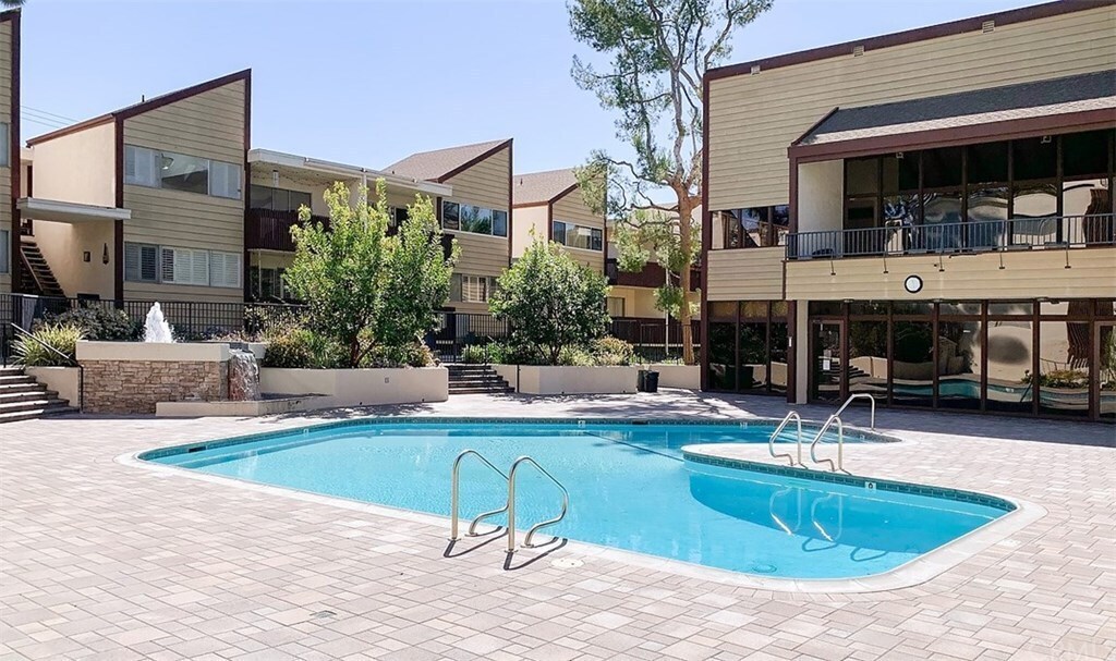 Building Photo - 6050 Canterbury Dr