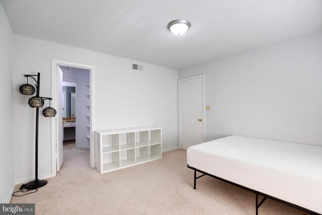 Building Photo - 12154 Penderview Terrace