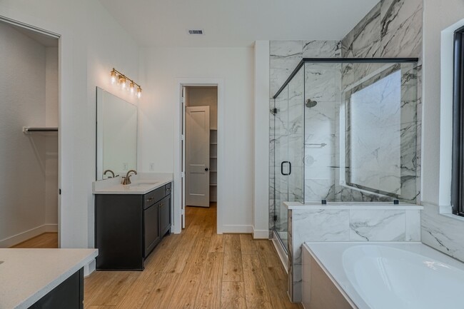 Building Photo - 564 Tawny Rim Dr