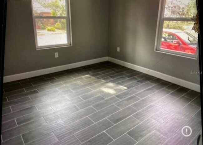 Building Photo - 614 Minnesota Dr