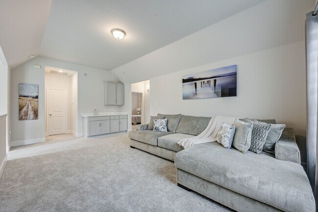 Building Photo - 21820 Enchanted Rock Dr N