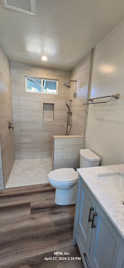 Building Photo - large custom home with peek a boo ocean views